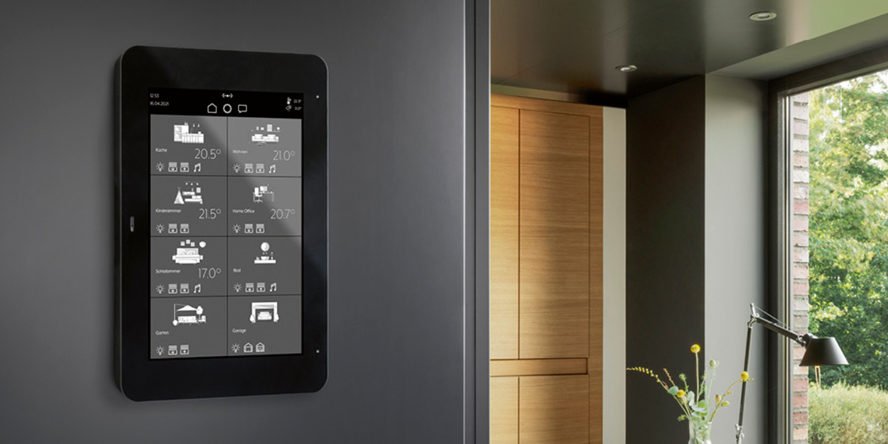 JUNG Smart Panel 8 bei Krämer Elektrotechnik in Ostfildern